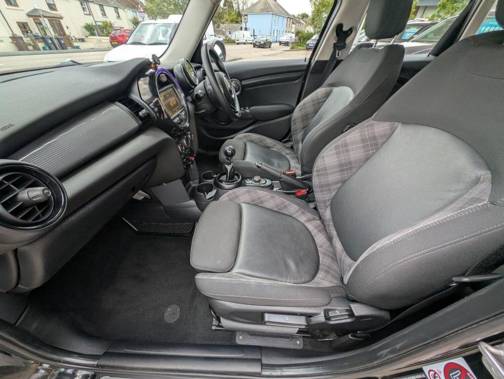 MINI HATCH