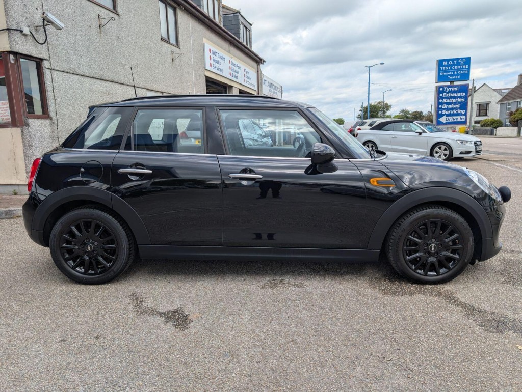 MINI HATCH