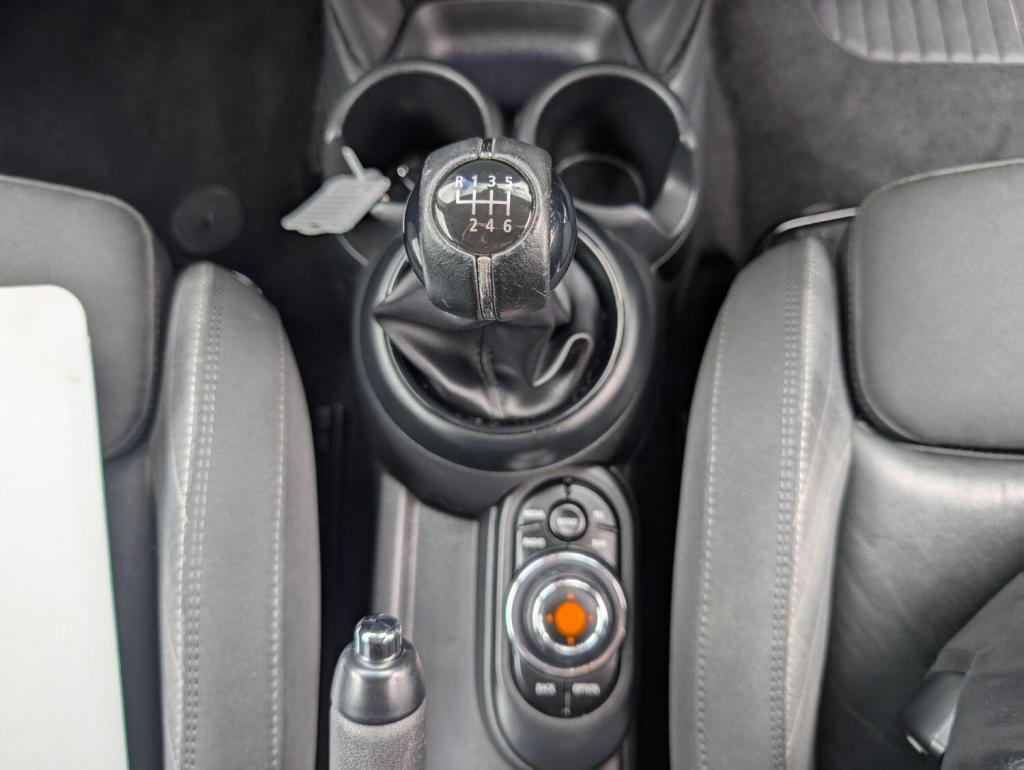 MINI HATCH