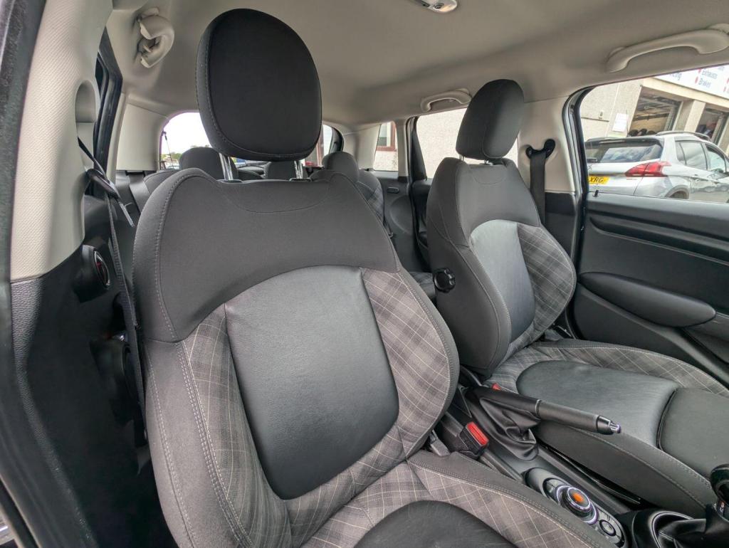 MINI HATCH