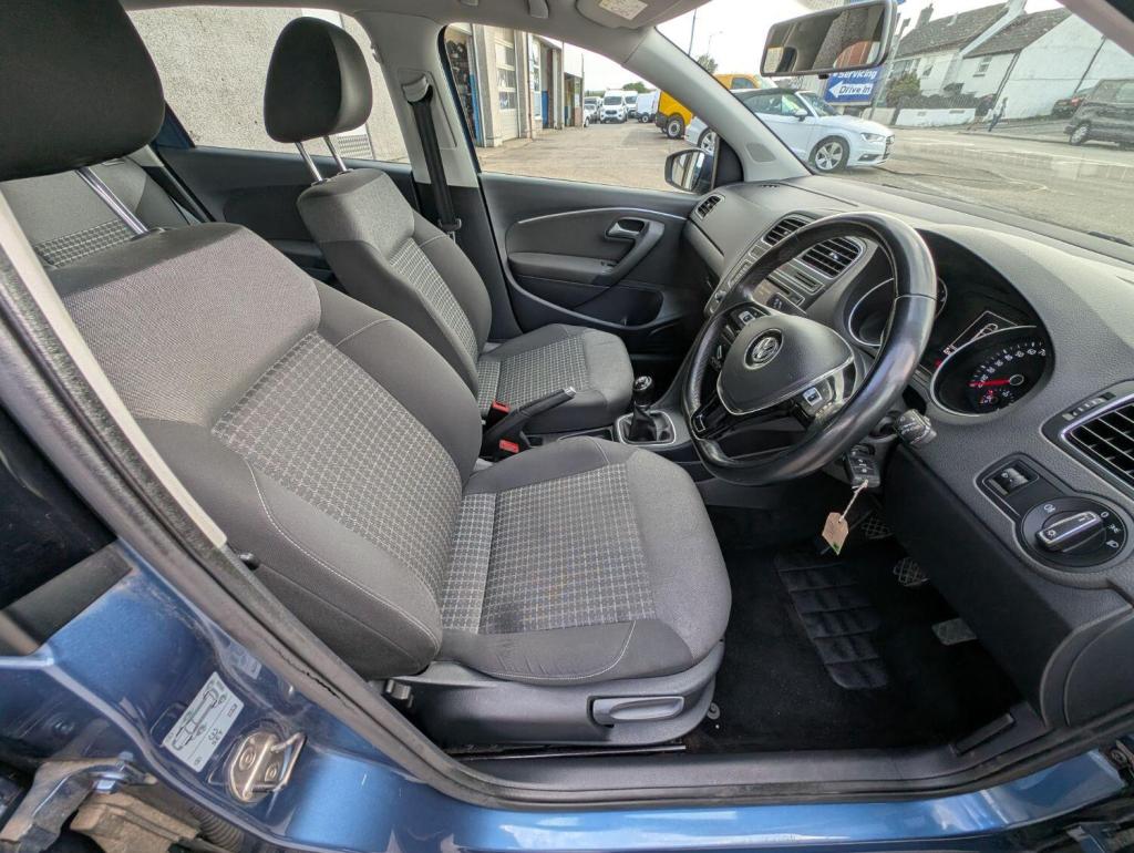 VOLKSWAGEN POLO
