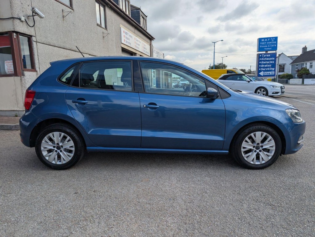 VOLKSWAGEN POLO