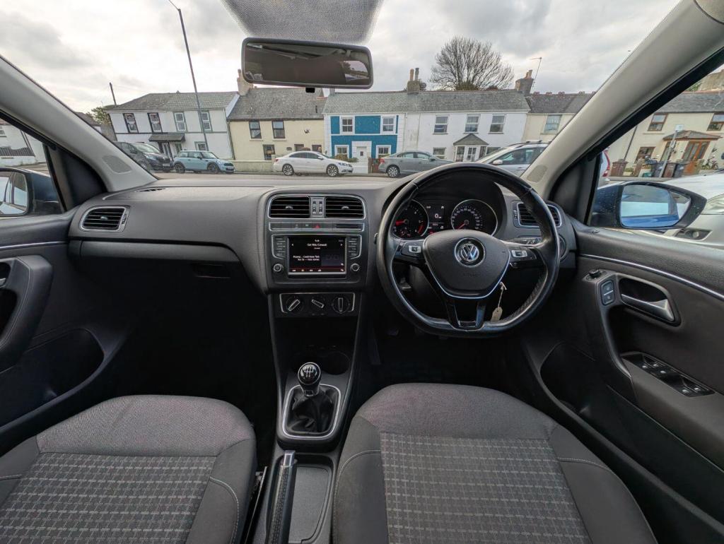VOLKSWAGEN POLO