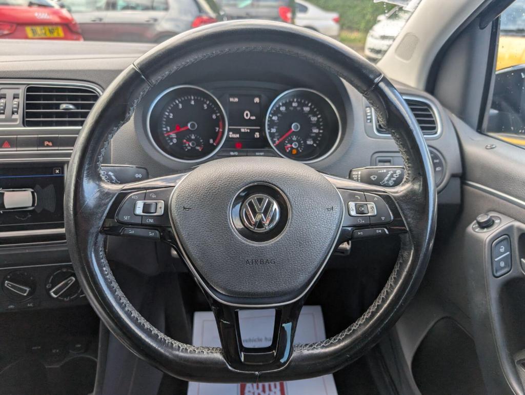 VOLKSWAGEN POLO