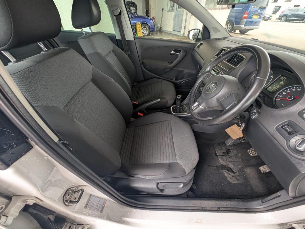 VOLKSWAGEN POLO
