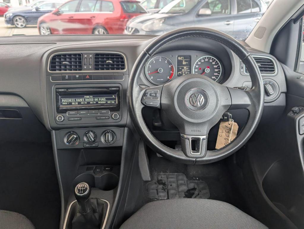 VOLKSWAGEN POLO