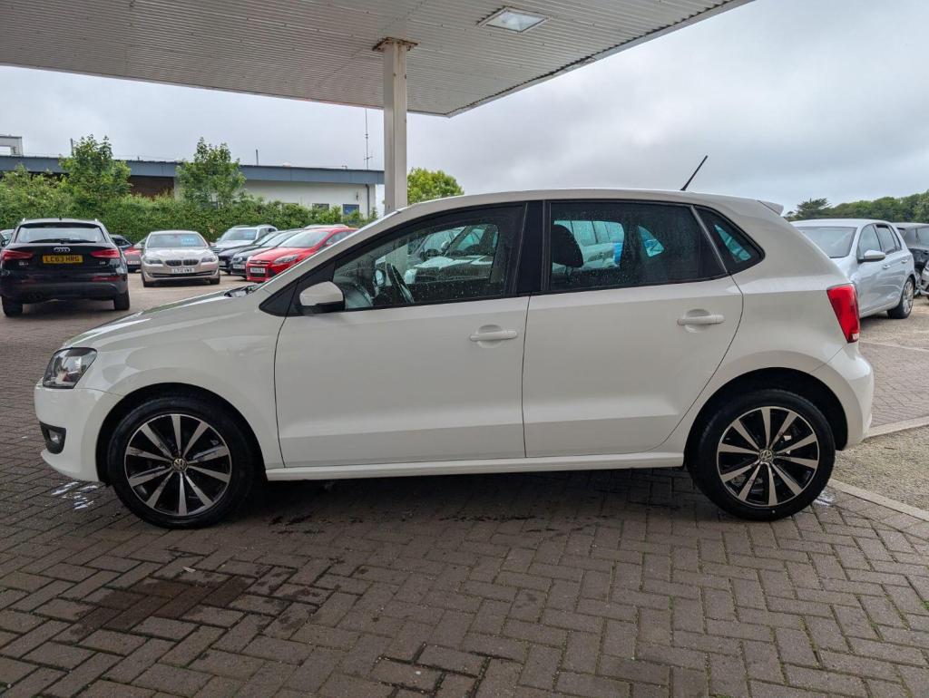 VOLKSWAGEN POLO