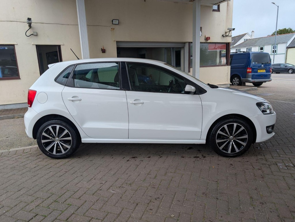VOLKSWAGEN POLO