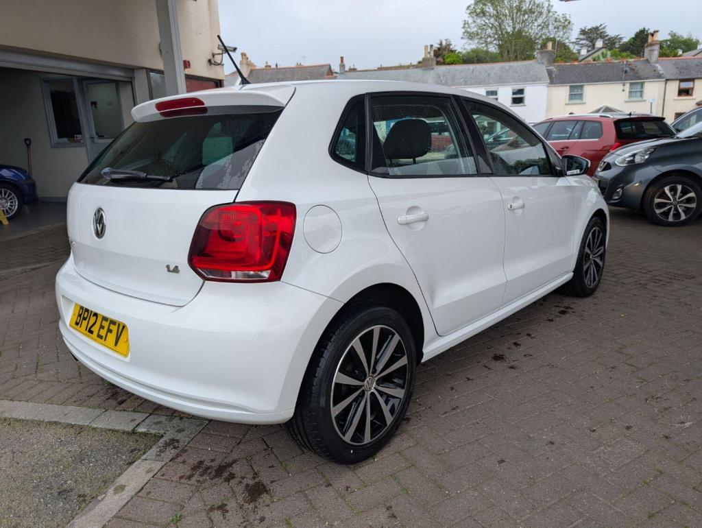 VOLKSWAGEN POLO