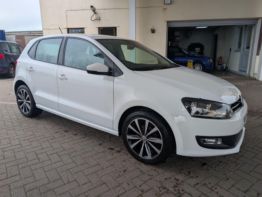 VOLKSWAGEN POLO