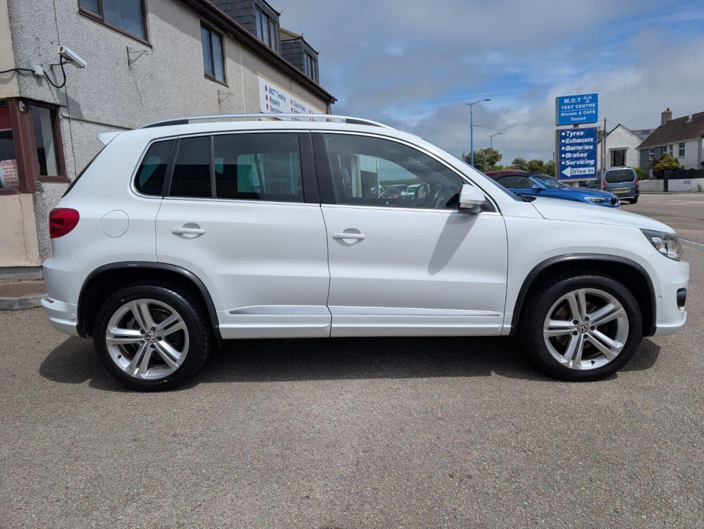 View VOLKSWAGEN TIGUAN 2.0 TDI BlueMotion Tech R-Line