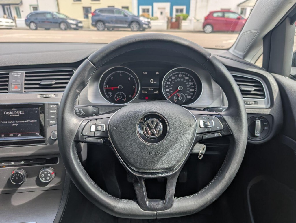 VOLKSWAGEN GOLF