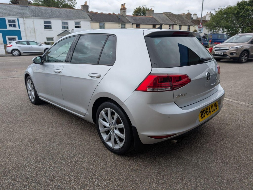 VOLKSWAGEN GOLF