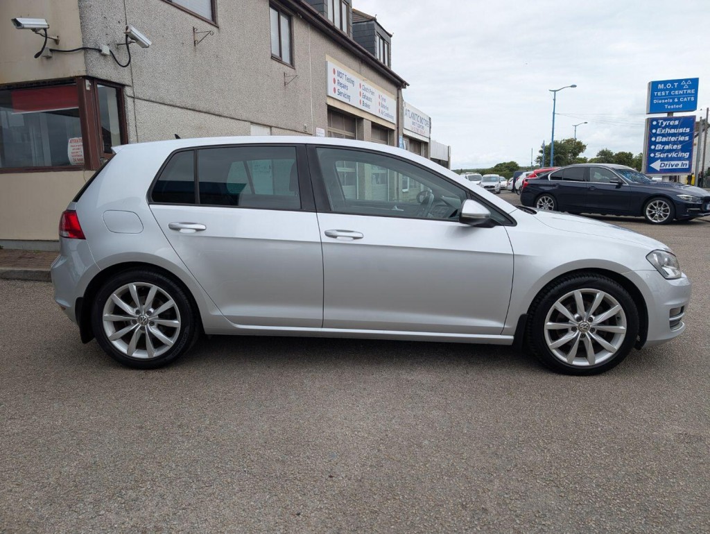 VOLKSWAGEN GOLF