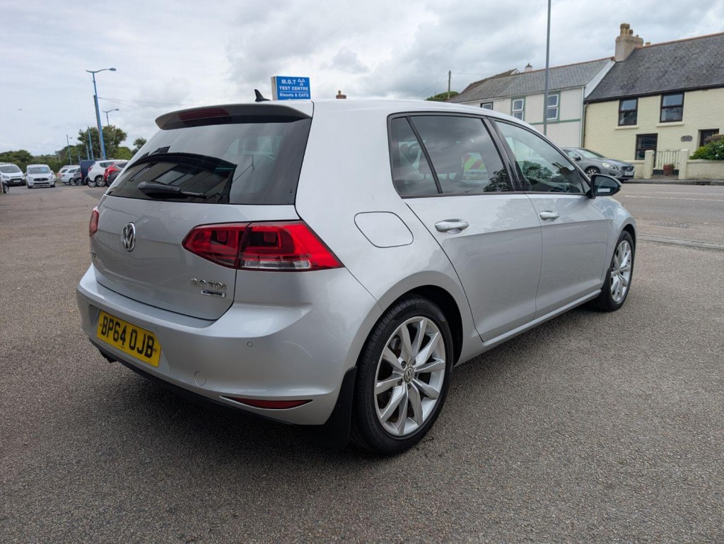 VOLKSWAGEN GOLF