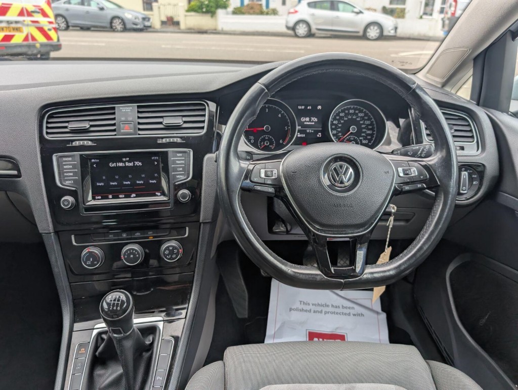 VOLKSWAGEN GOLF