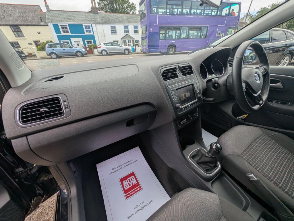 VOLKSWAGEN POLO