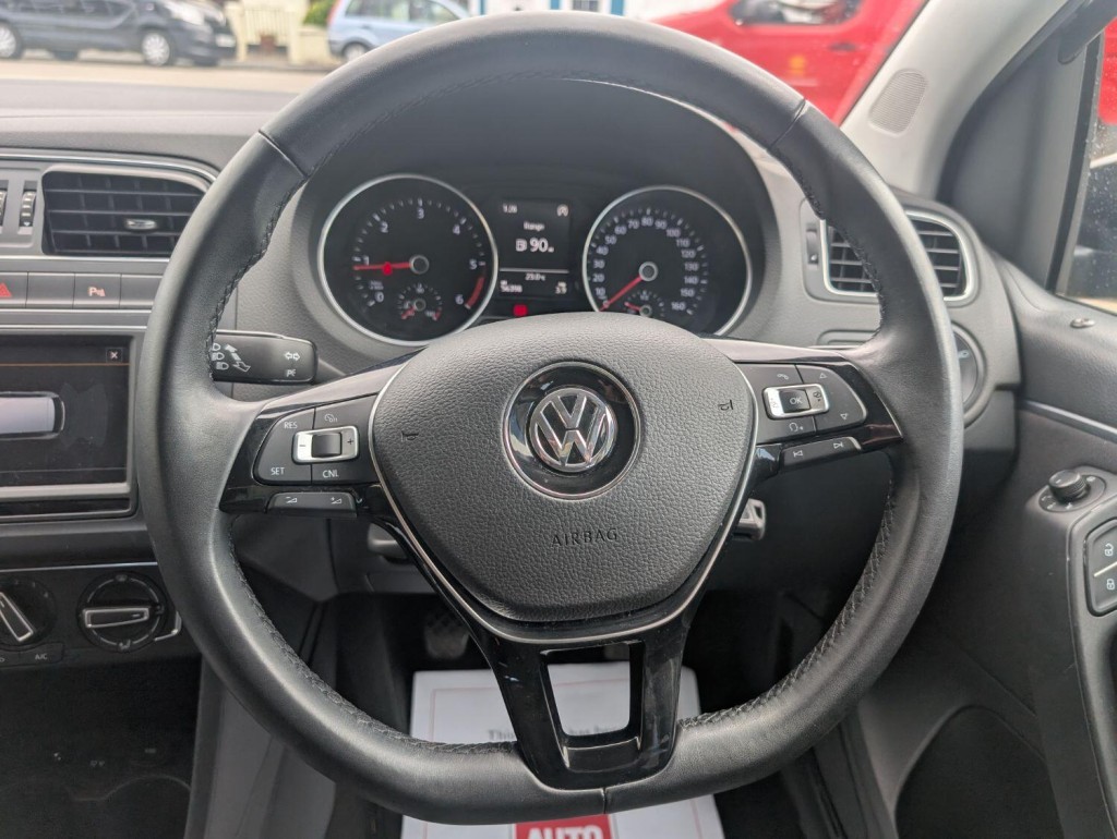 VOLKSWAGEN POLO