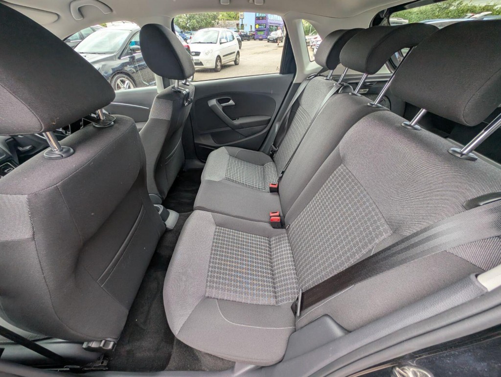 VOLKSWAGEN POLO