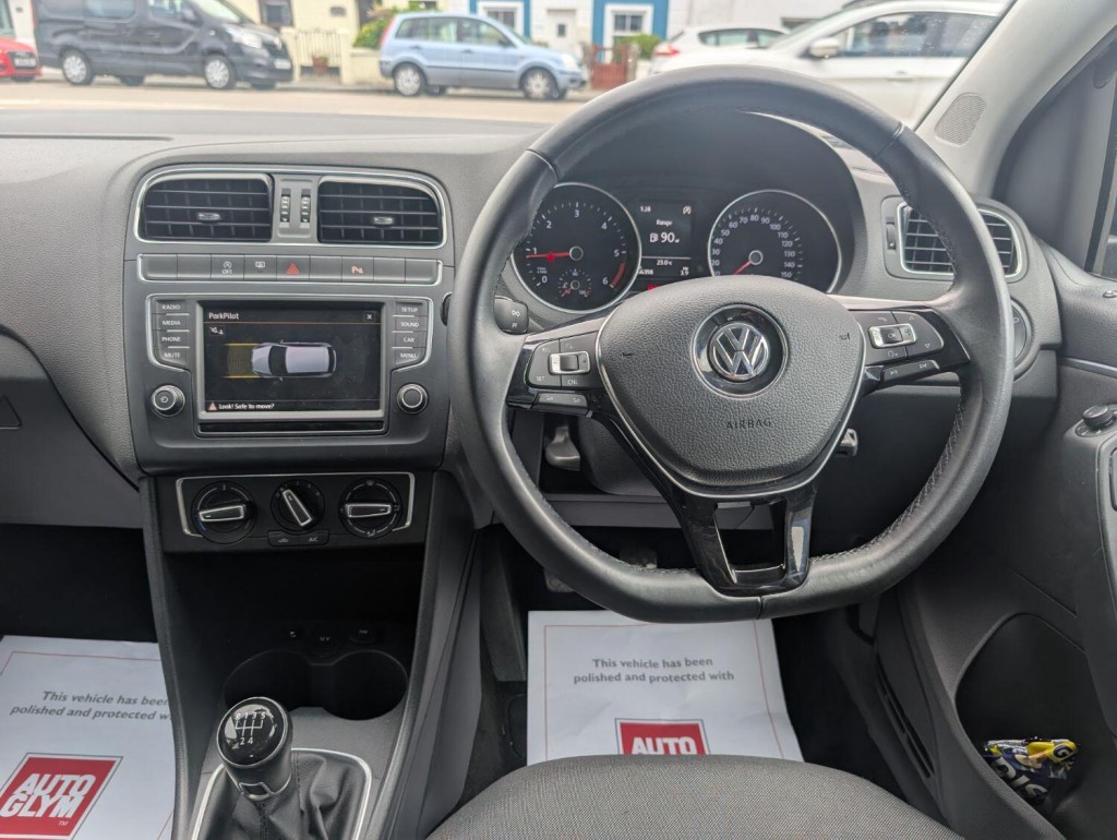 VOLKSWAGEN POLO
