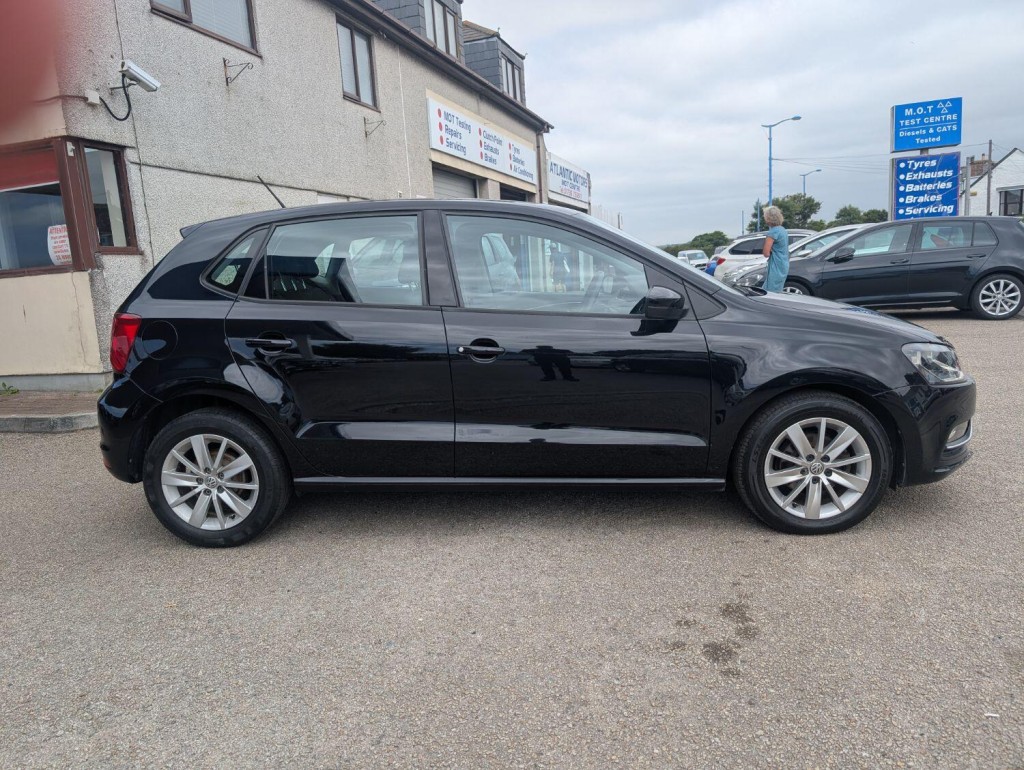 VOLKSWAGEN POLO