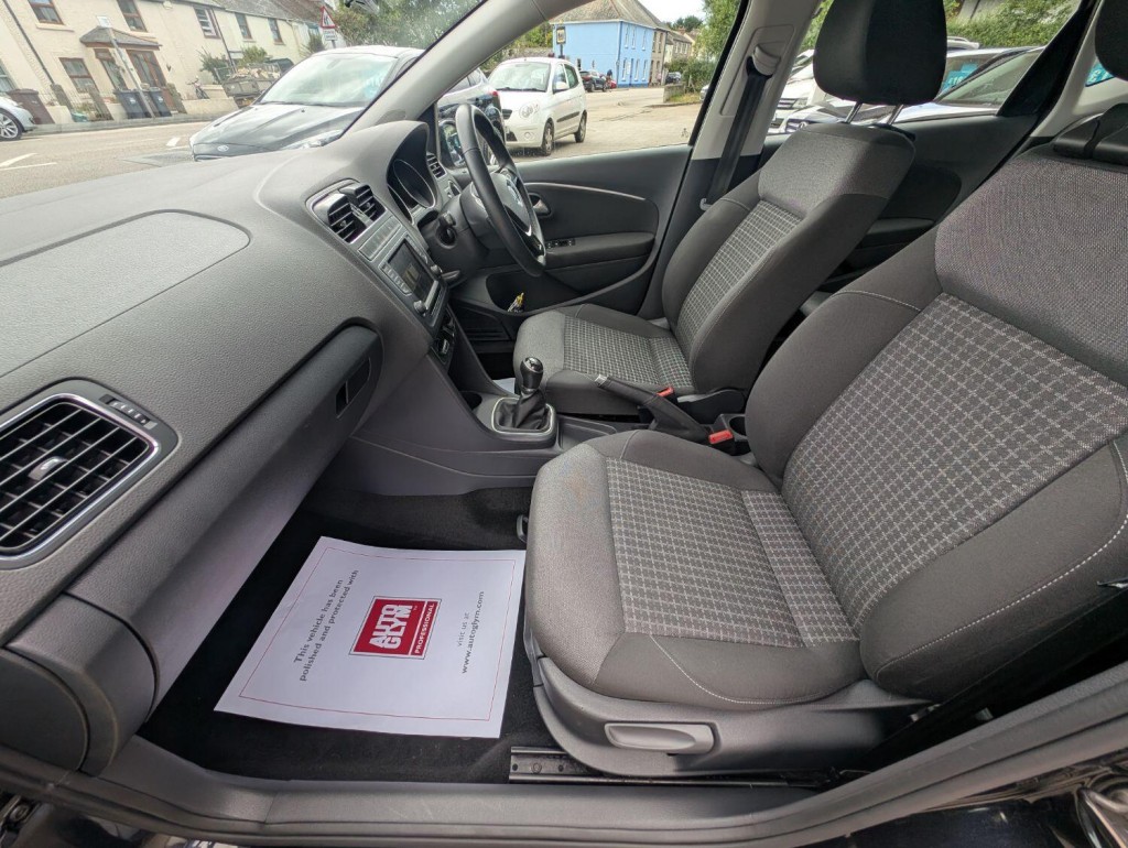 VOLKSWAGEN POLO