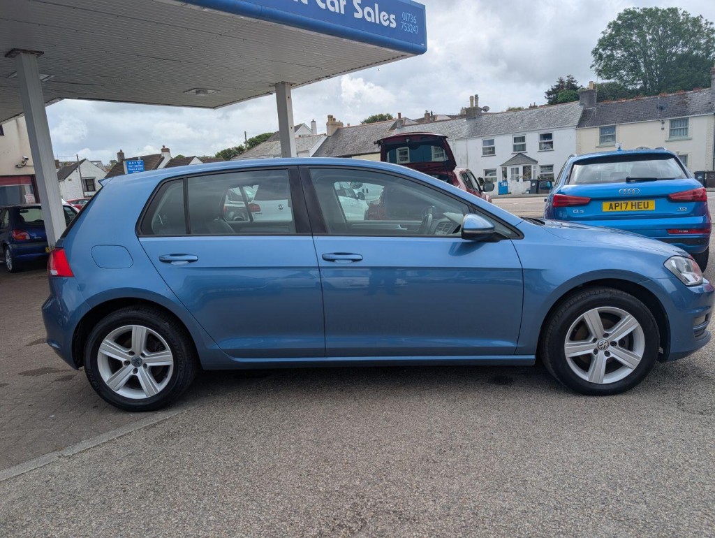VOLKSWAGEN GOLF
