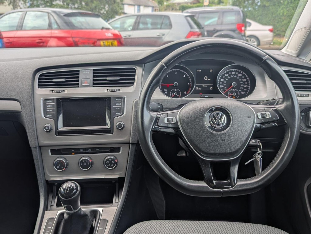 VOLKSWAGEN GOLF