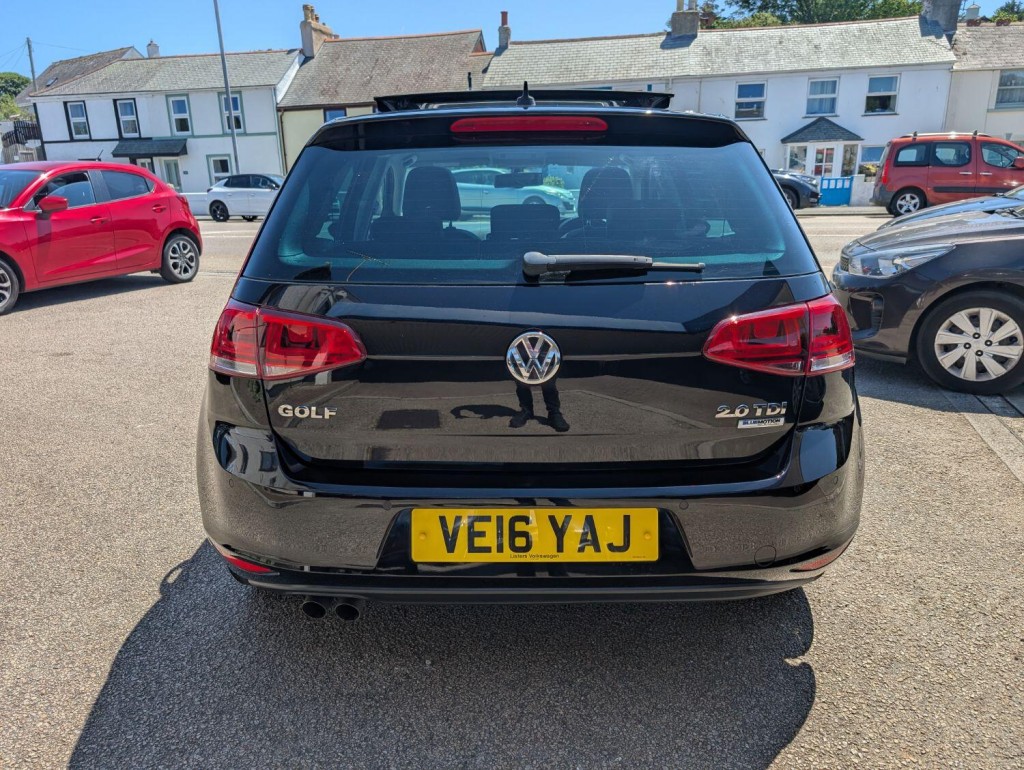 VOLKSWAGEN GOLF