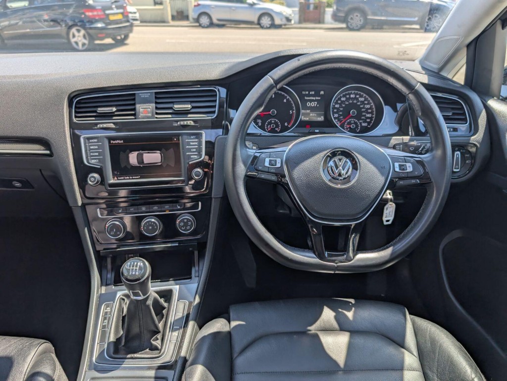 VOLKSWAGEN GOLF