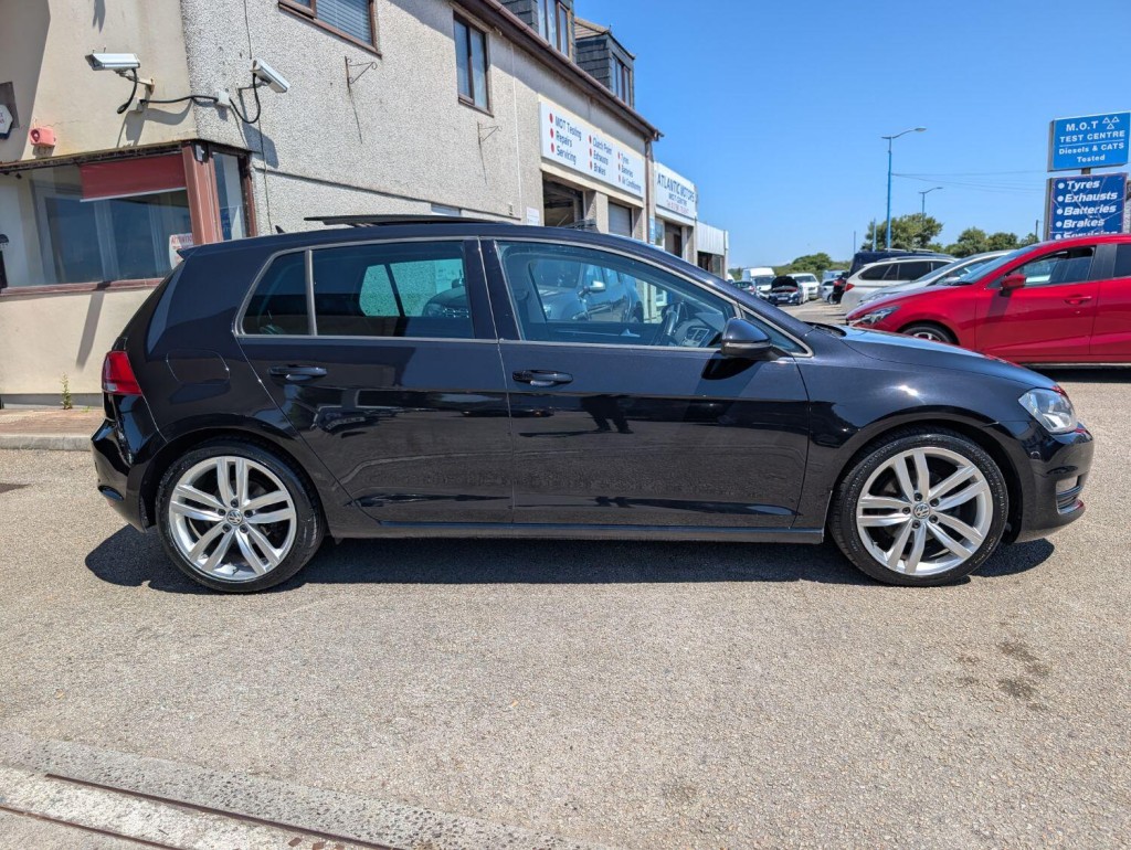 VOLKSWAGEN GOLF
