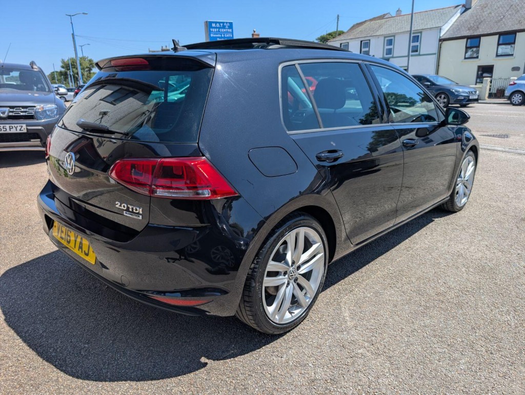 VOLKSWAGEN GOLF