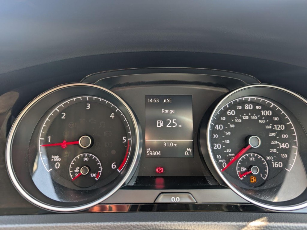 VOLKSWAGEN GOLF