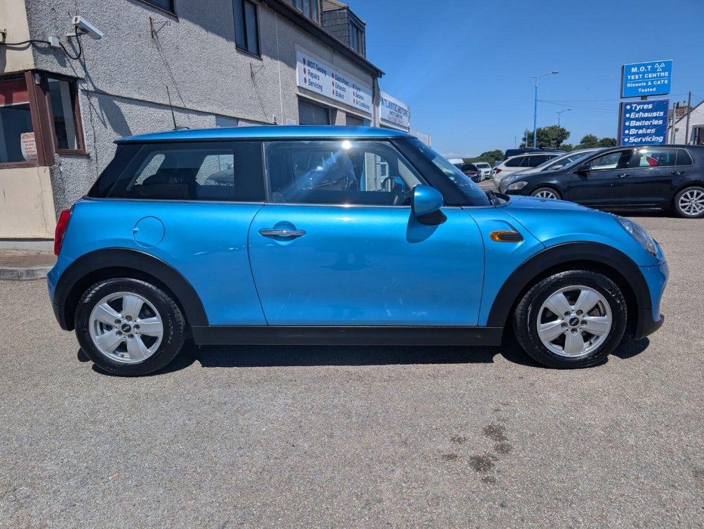 MINI HATCH