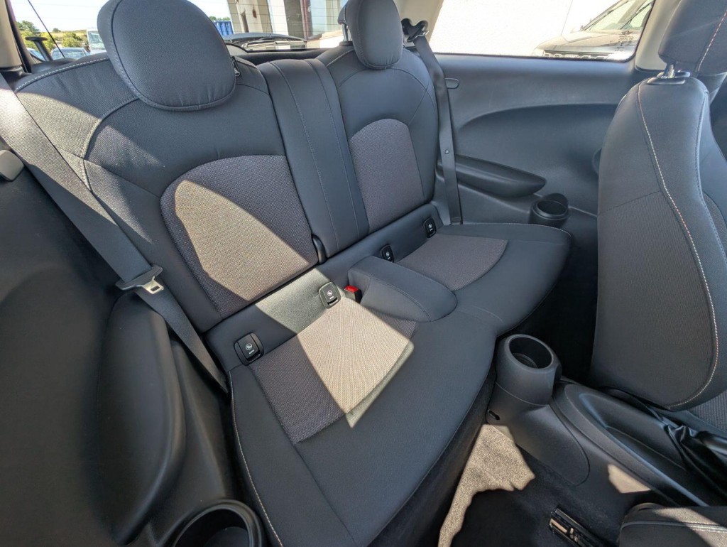 MINI HATCH