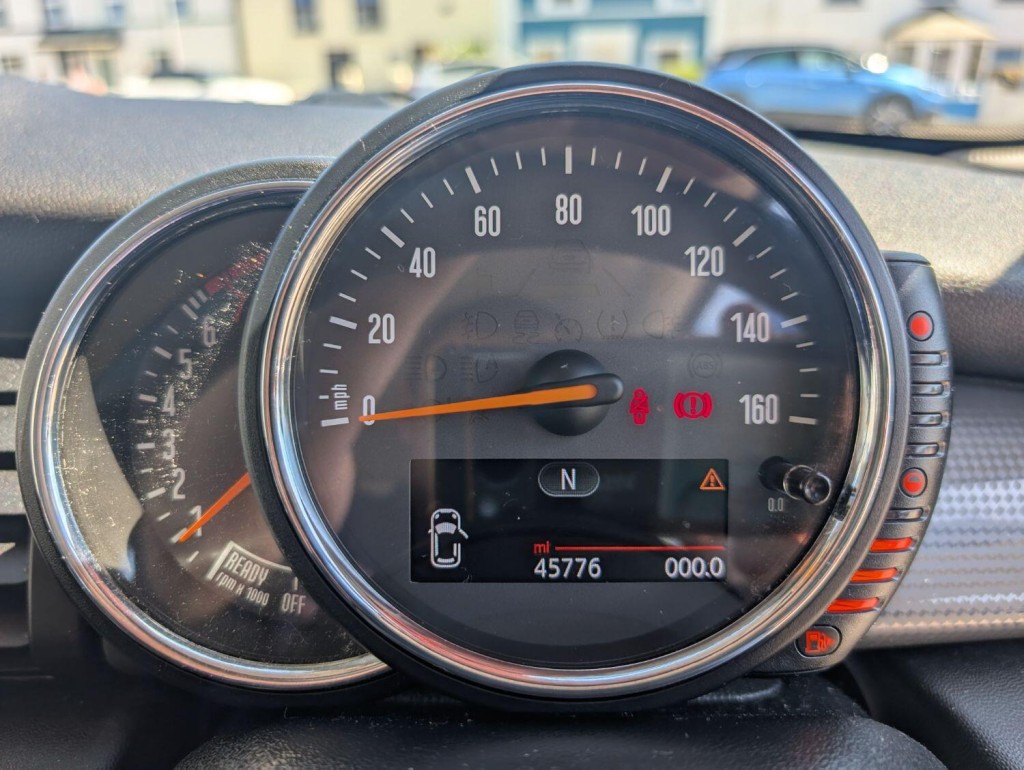 MINI HATCH