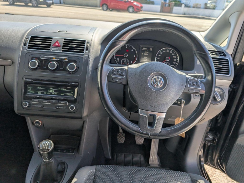 VOLKSWAGEN TOURAN