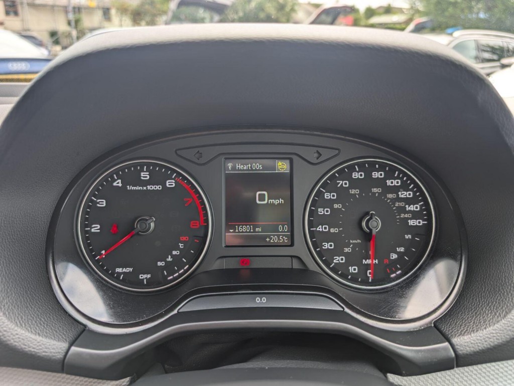 AUDI Q2