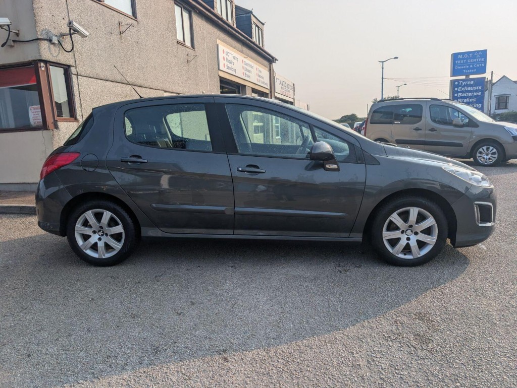 View PEUGEOT 308 1.6 HDi Active