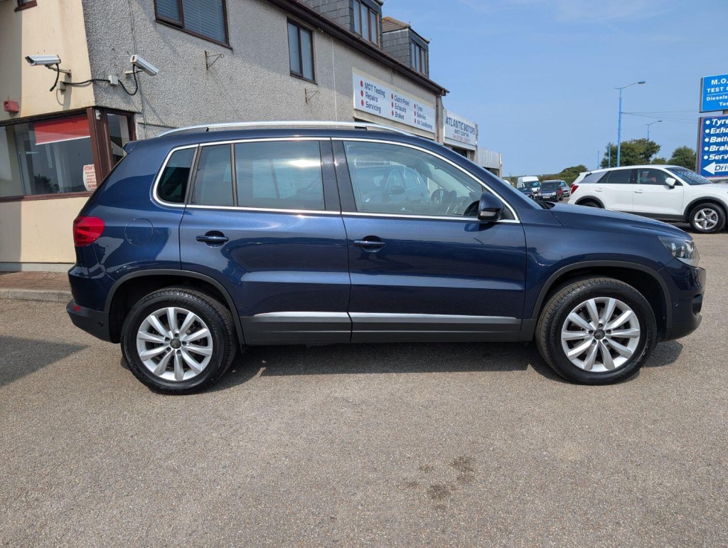 View VOLKSWAGEN TIGUAN 2.0 TDI B-Motion Tech Match DSG *** AUTOMATIC***