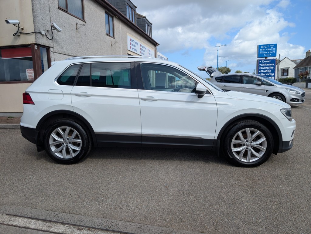 View VOLKSWAGEN TIGUAN 2.0 TDI BlueMotion Tech SE Navigation