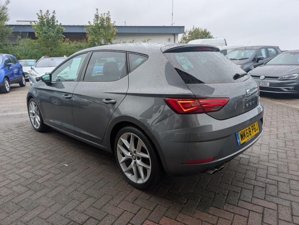 SEAT LEON
