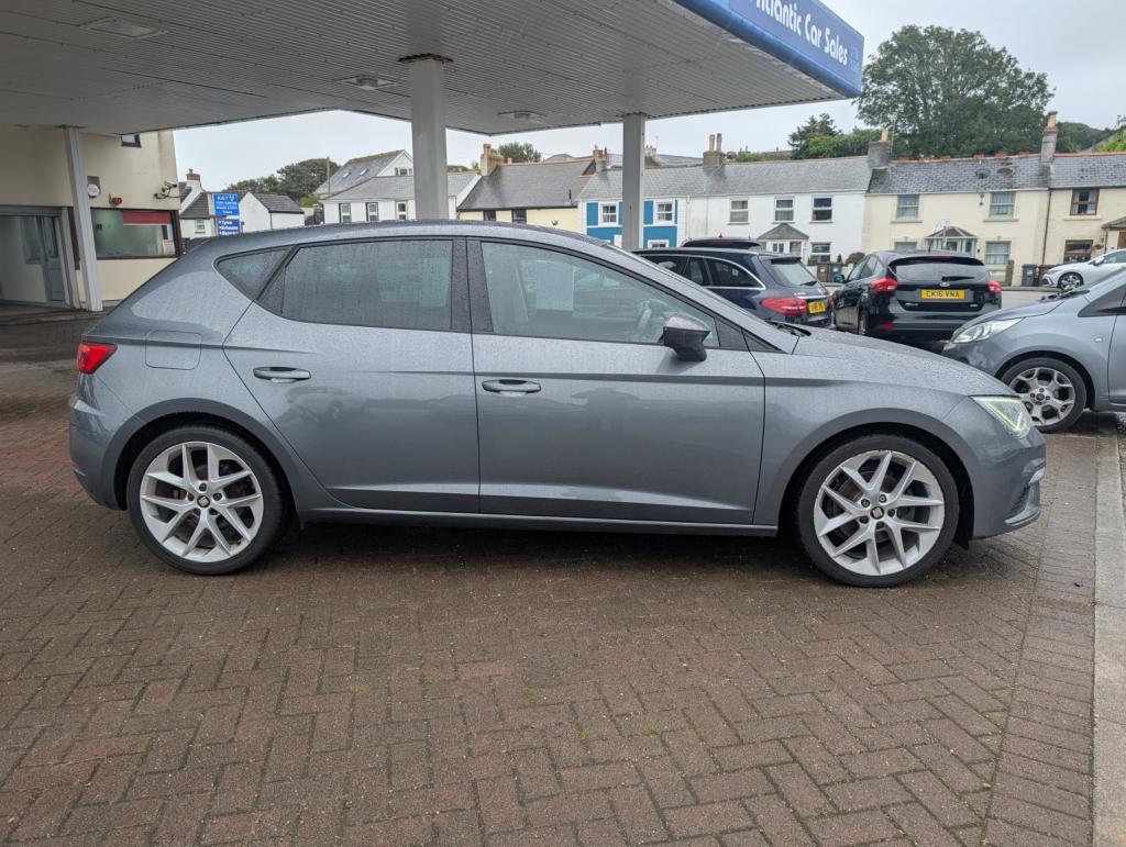 SEAT LEON