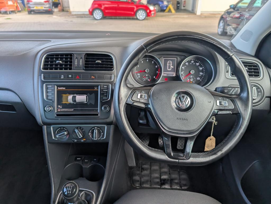 VOLKSWAGEN POLO