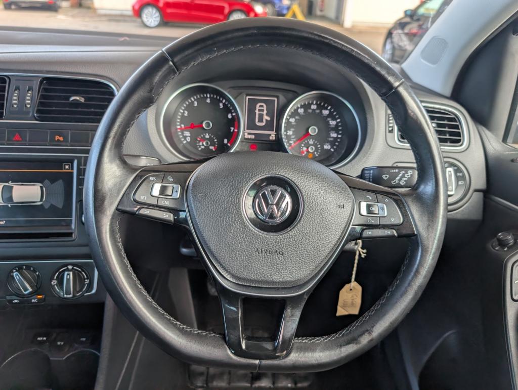 VOLKSWAGEN POLO