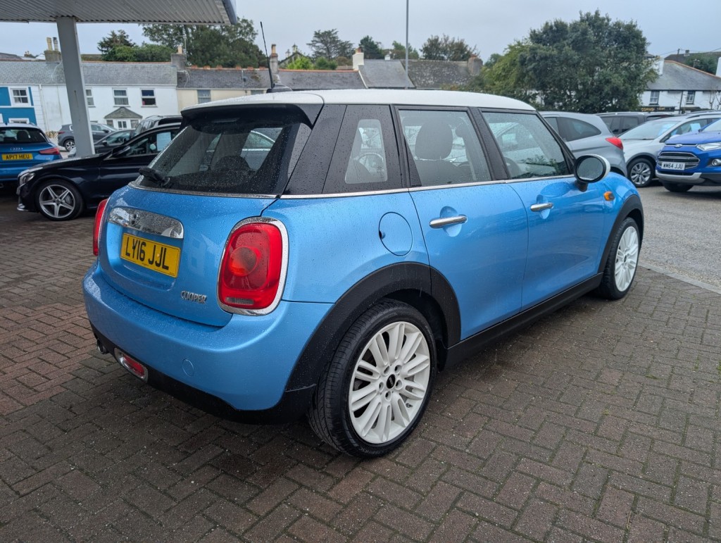 MINI HATCH