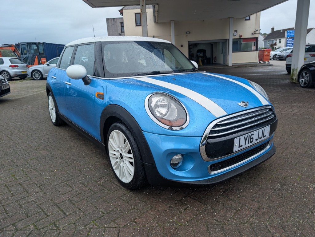 MINI HATCH