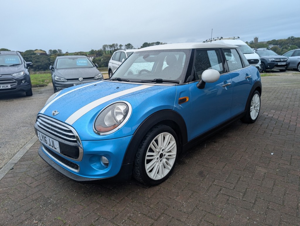 MINI HATCH