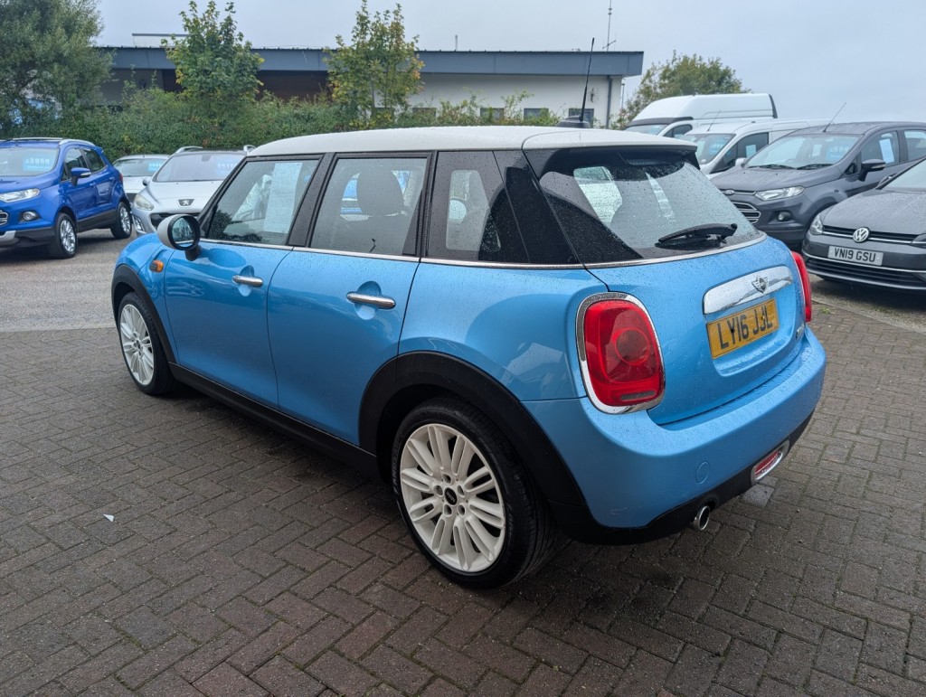 MINI HATCH