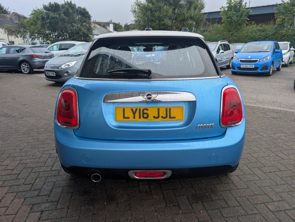 MINI HATCH